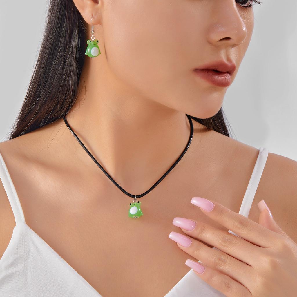 Frosch Cartoon Glas Halskette und Ohrring Set mit Perlenkette für lässige Frauen und Männer