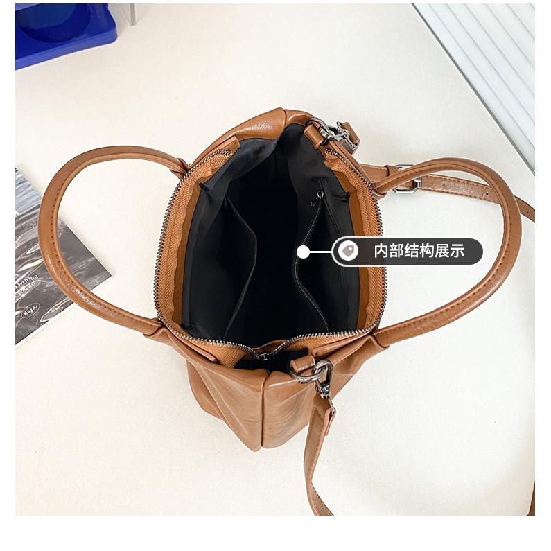 IELGY Retro Oil Wax Leather Simple Mori Style Shoulder Messenger Bag