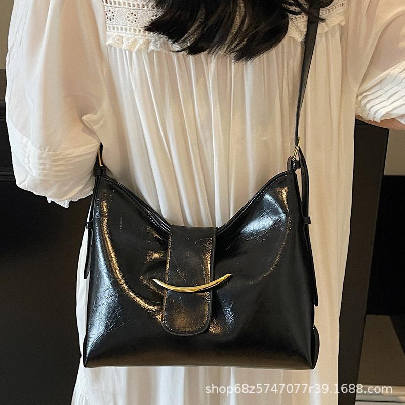 Popular 2025 summer high-end temperament trendy shoulder bag simple and versatile foreign style women's shoulder armpit bag