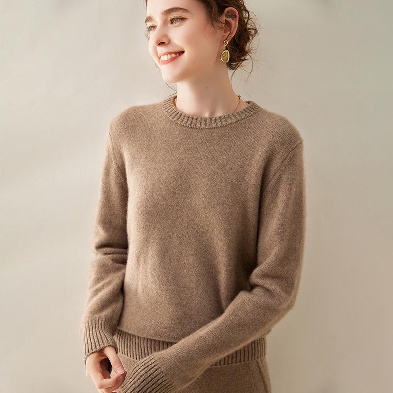 Women's Thickened Cashmere Sweater: Double-Strand Loose Short Knit, Round Neck, Warm Base Layer, Regular Shoulder.