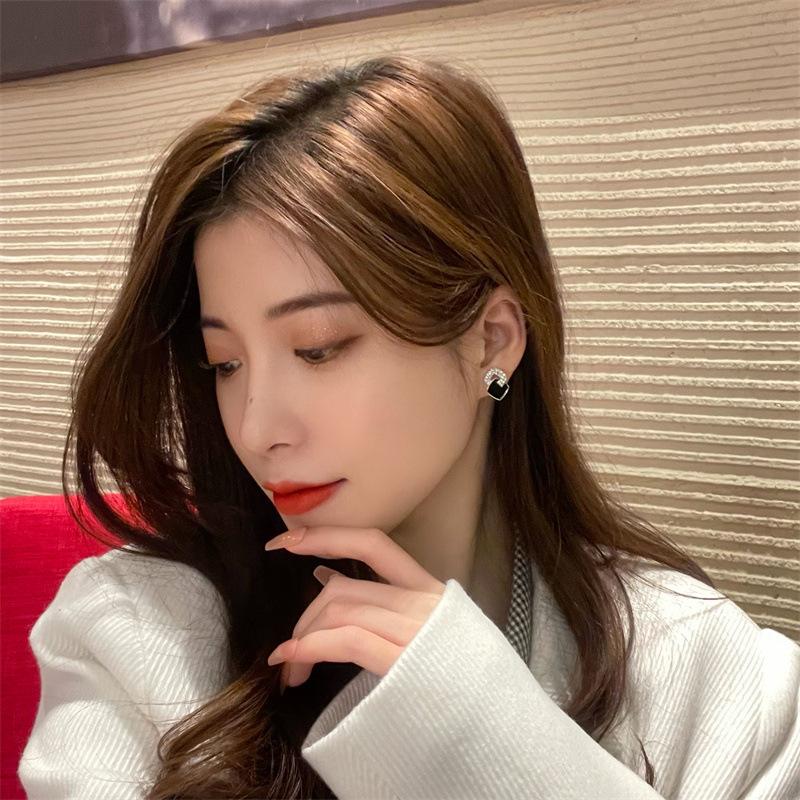 עגילי זירקון משובצים בצורת לינג לנשים