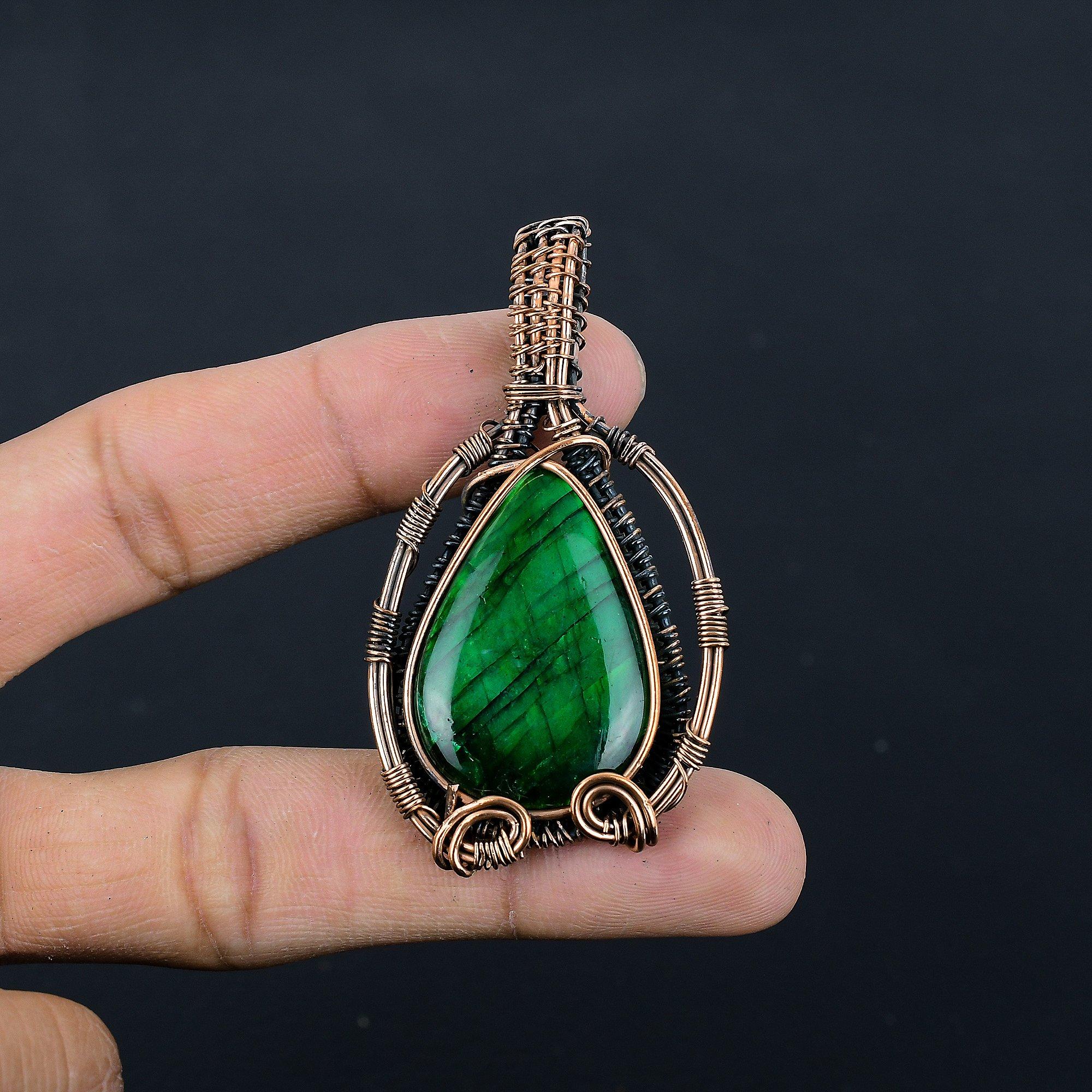 

Подвеска из лабрадорита с зелёной вспышкой, ювелирное изделие из драгоценного камня, подвеска с обмоткой из медной проволоки 999 пробы, украшение ручной работы, подвеска с камнем-талисманом, подарок для него 2.55 Inches