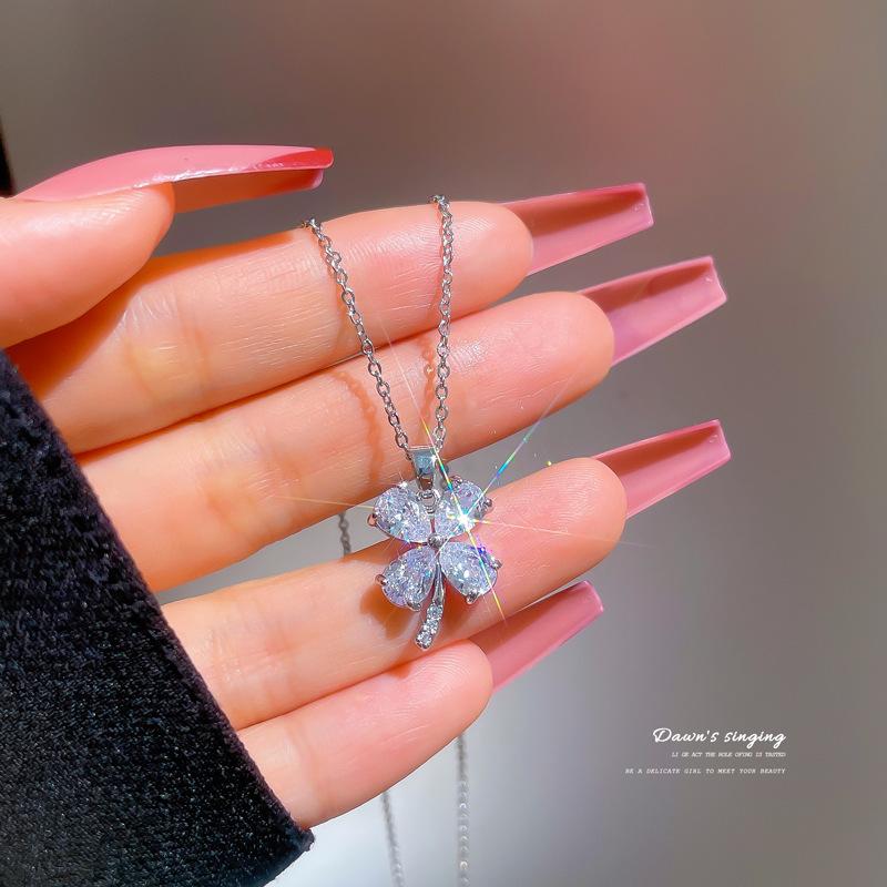 Titanium Steel Light Luxury Micro-Inlaid Real Gold Full Diamond Grass Necklace Women'S New Collarbone Chain Light Luxury Niche Design Sense