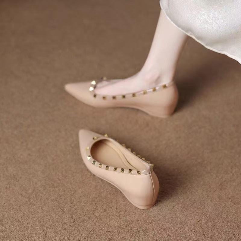 Fashion New Spring Rivet Pointed Toe Flat Shoes Women's Shallow Mouth Inside Heightening Versatile Soft Sole Single Shoes