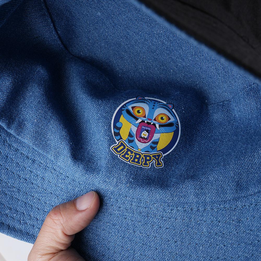 1pz Kpop Demon Hunters Licenza Ufficiale Cappellino da Pescatore Casual Design Interno Trendy Texture Morbida Delicata sulla Pelle Regalo di Compleanno