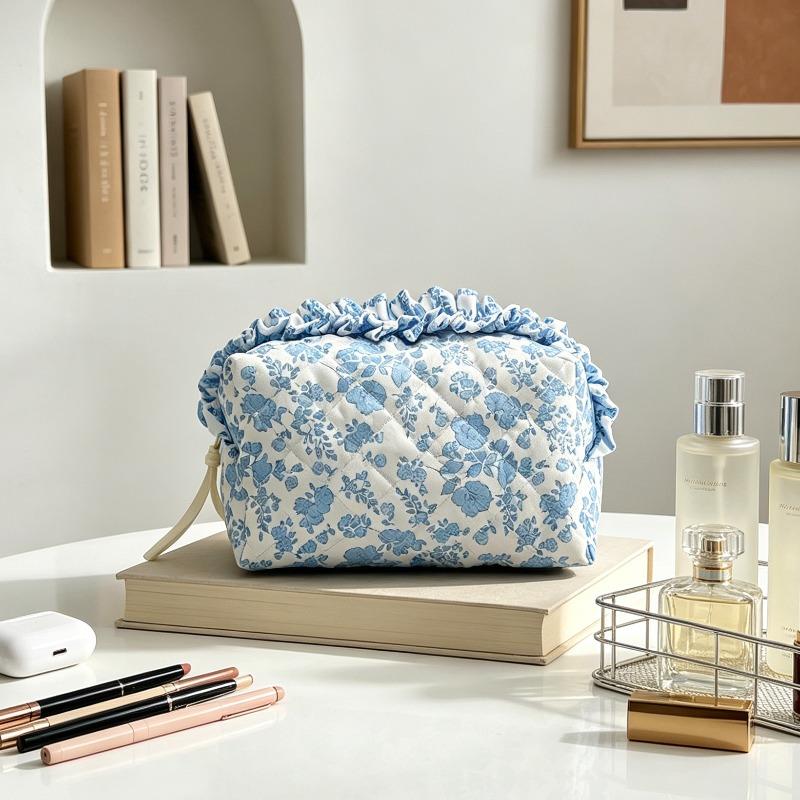 Travel Storage Bag Large Capacity Toiletry Bag Simplicity Makeup Bag For Women Girl Fashion Striped Ruffle Cosmetic Bags