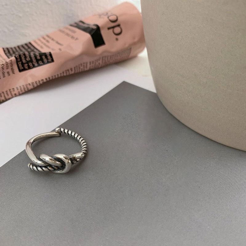 

Тяжелая работа Минималистичный Холодный свет Ветер Кольцо Женское Неправильная сторона Линия Кольцо на указательный палец Открытия Минималистичное Кольцо на палец Кольцо Ювелирные изделия Кольца Вечеринка Ювелирные изделия