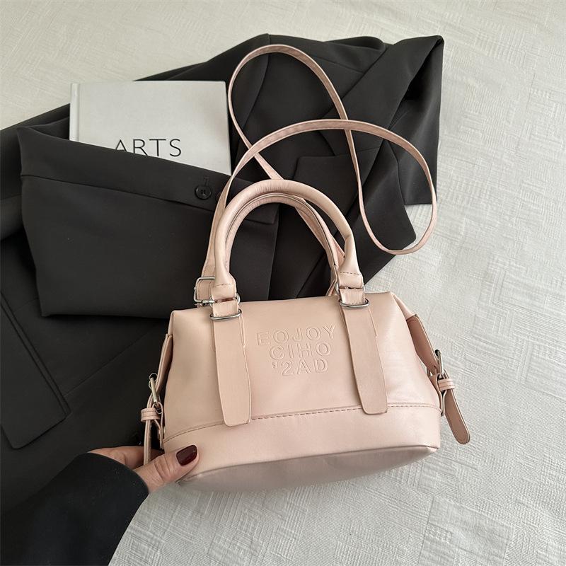 

Простой дизайн модная сумка-мессенджер на плечо для通勤 женская 2025 весна и лето новая высококлассная сумка-мессенджер маленькая квадратная сумка розовый