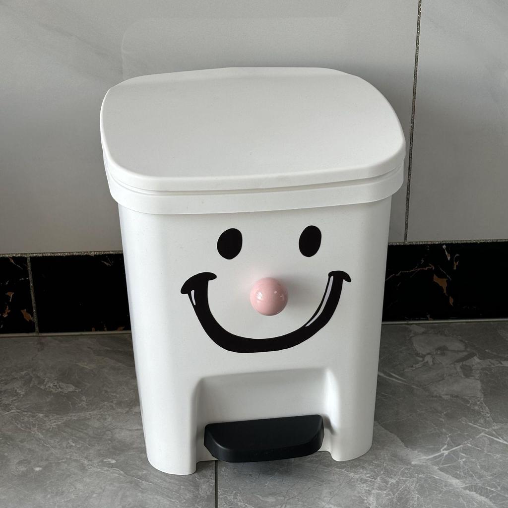 New Smile Clown Trash Can: Large Capacity Foot Pedal Bin with Lid, Stylish Design for Home, Bedroom, Living Room, and Kids' Room