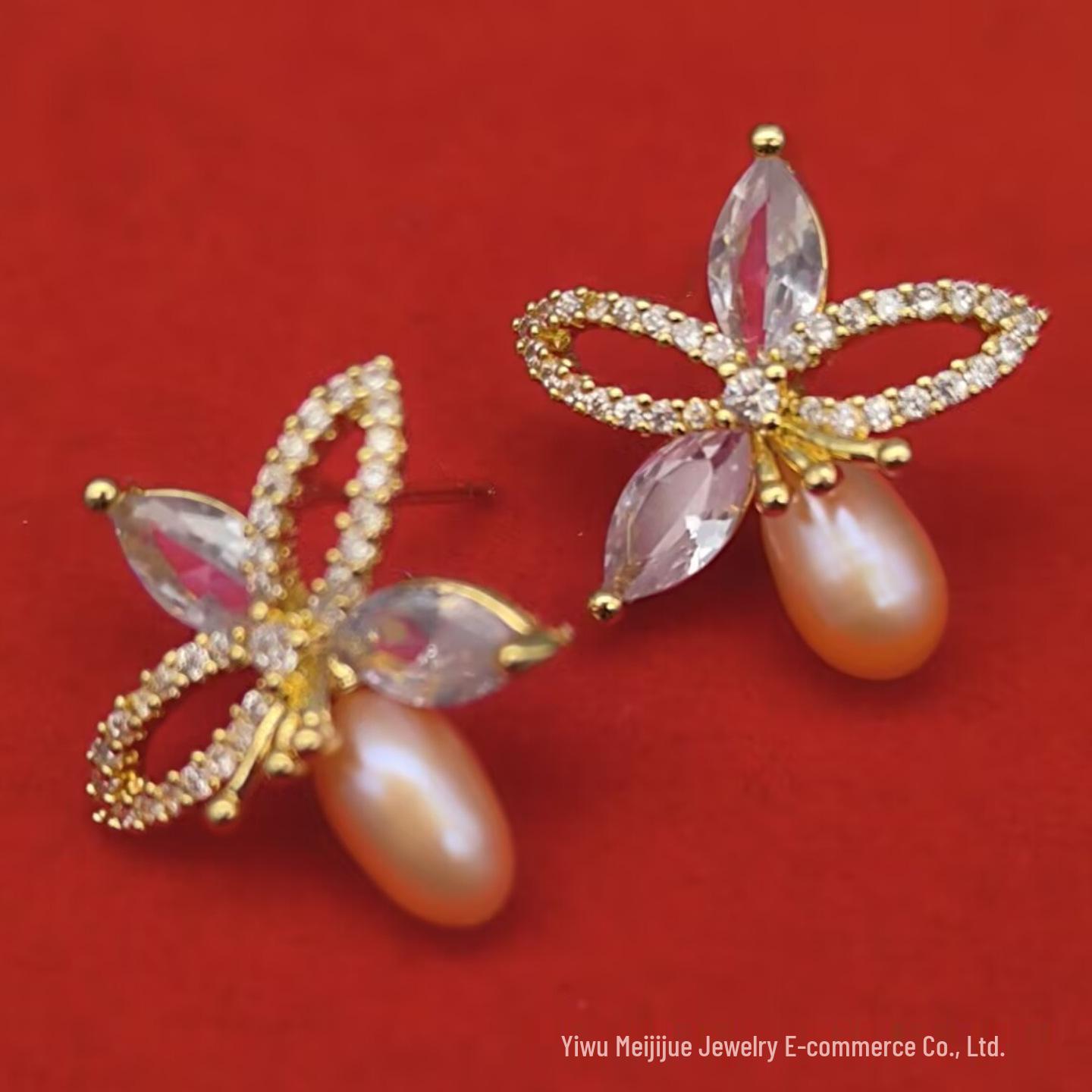 Изысканные корейские серьги-гвоздики «Бабочка и Жемчуг с Цирконами» – Универсальный модный аксессуар