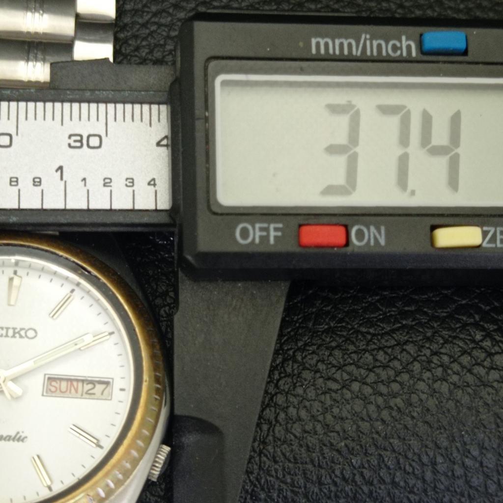 GENUINE VINTAGE SEIKO AUTOMATIC JAPAN 7009A MENS WHITE DIAL WATCH a702467-5 R124-a702467