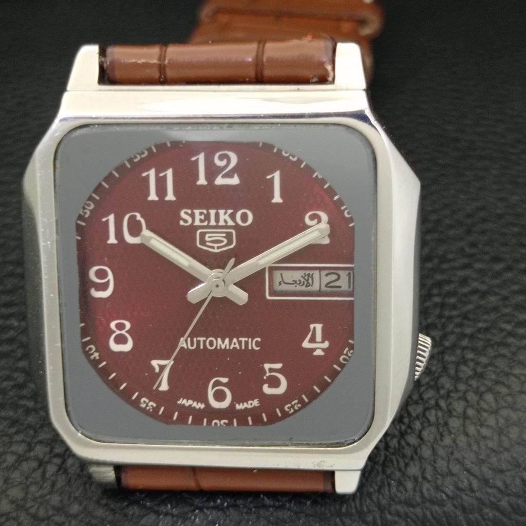 JAPAN VINTAGE SEIKO 5 AUTOMATIC 7009A MENS MAROON COLOR DIAL WATCH a702362-5 R124-a702362