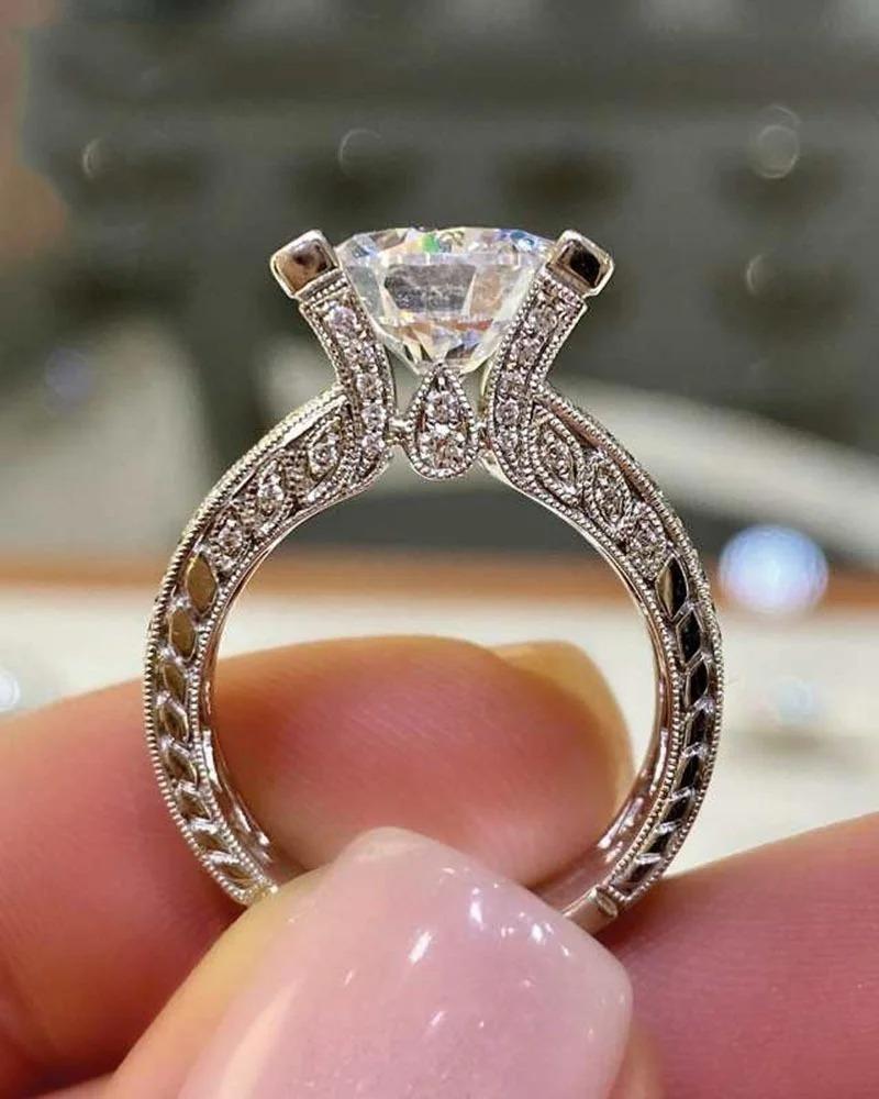 Luxurious Fashion CopperColor Wedding Rings for Women Exquisite Inlaid with White Zircon Party Engagement Ring Jewelry