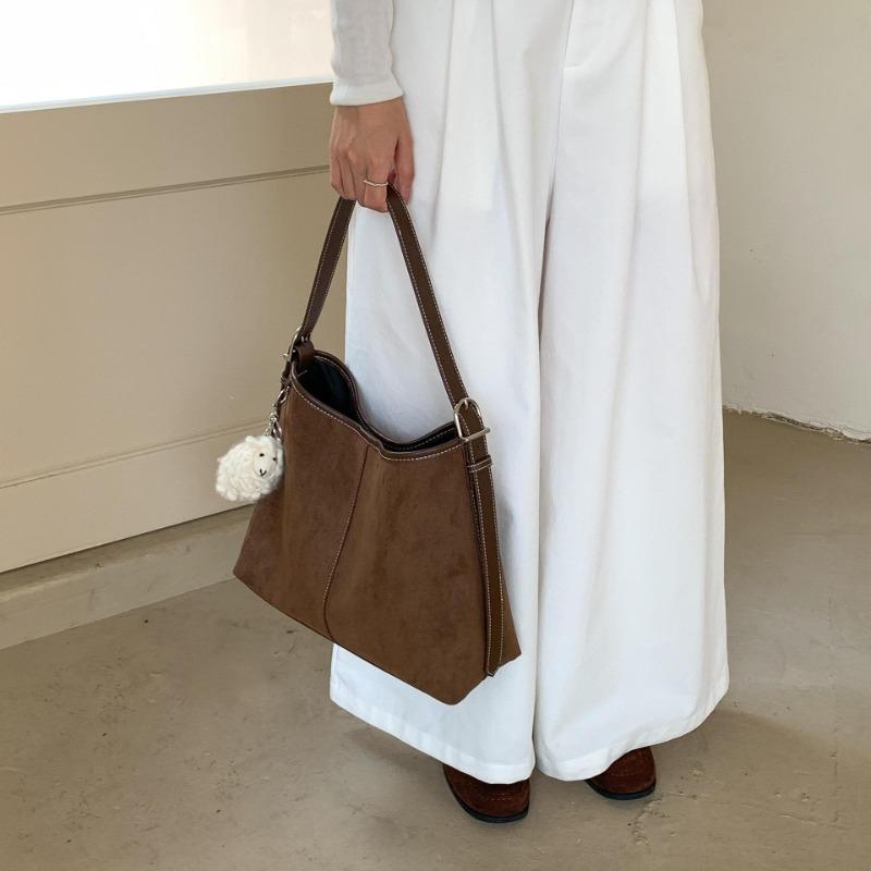 Autumn and winter suede bags, new suede retro wind tote bags, large-capacity women's shoulder bags.