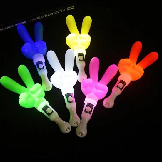 Renkli Işıklı Çubuk Barış İşareti Şeklinde Yanıp Sönen Işıklı Çubuklar 3 Aydınlatma Modu ile Partiler Konser Kutlamaları için Işıklı Asa Çubukları