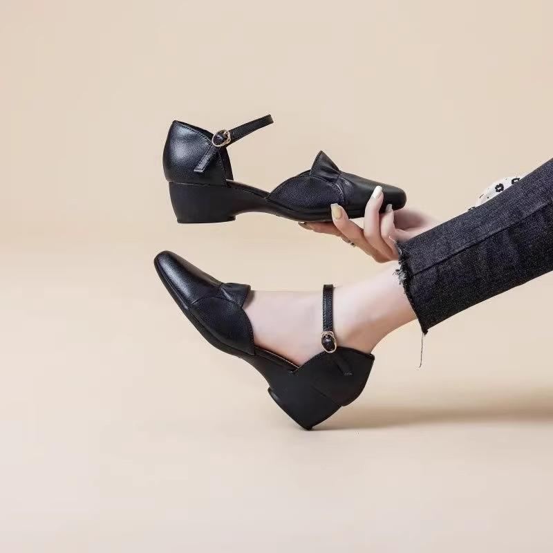 Letní nové módní lodičky s ostrou špičkou a mělkým výkrojem, duté, s měkkou podrážkou, s taškou na hlavě, středním podpatkem, jednobarevné, slovo s vycházkové kožené boty teplota