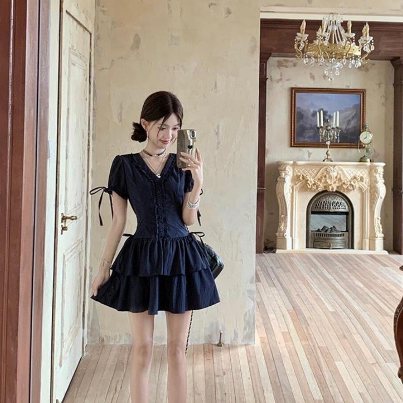 - Korean lace v-neck short-sleeved dress for women's summer new slim-fitting waist a-word puffy short skirt