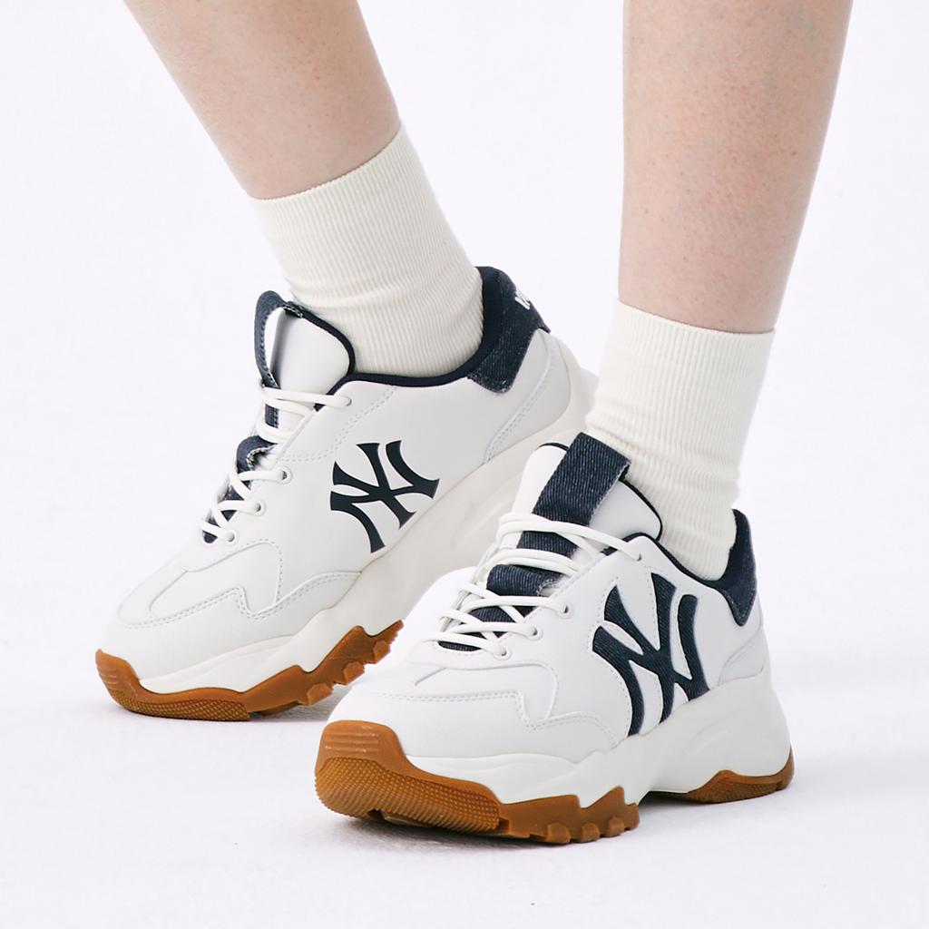 New MLB New York Yankees Anti Slip Wear Resistant Low Top Chunky Sneakers Unisex White Navy Blue 3ASHD045N-50NYS