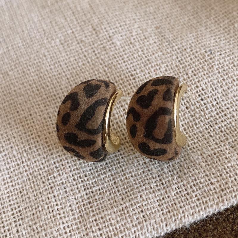 Silver Needle Flocked Round Square Stud Earrings: Elegant and Versatile High-End Jewelry