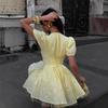 Čistá bavlna žluté šaty Evropské a Americké léto nové ramínko na pas sexy vyšívané krátké šaty