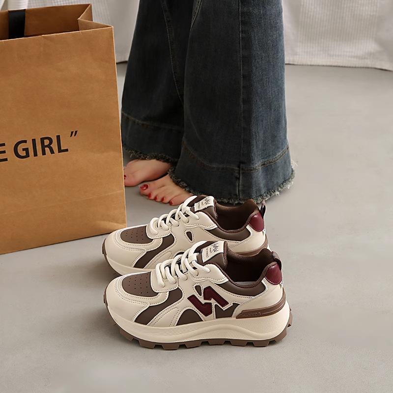 Leather shoes for women s new autumn and winter show small feet thick soft soles non-slip transportation 40 коричневый 4170₽