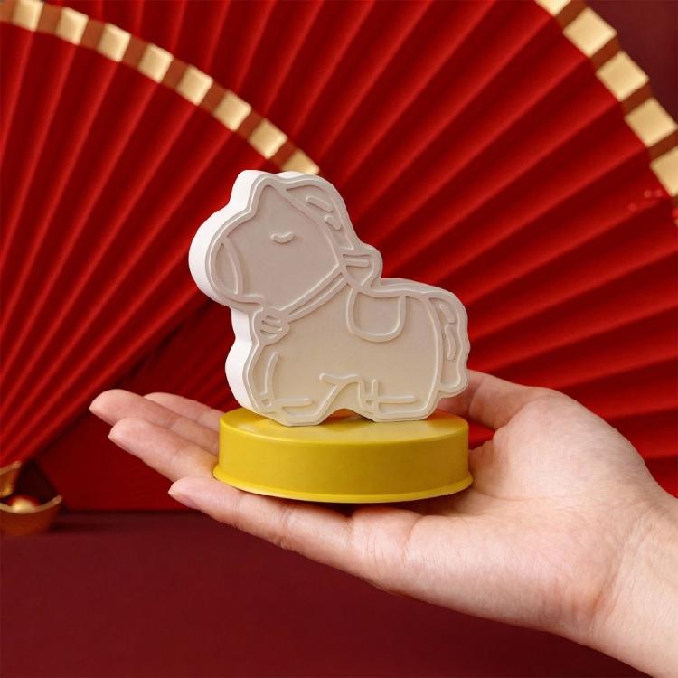 Silicone Horse Shaped Ornament Mold Desktop Decoration with Round Base Mould For Creative Handmade Enthusiasts