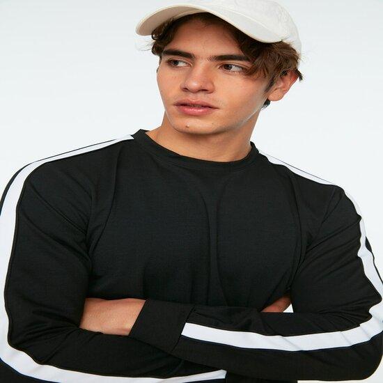 

Siyah Erkek Regular Fit Bisiklet Yaka Uzun Kollu Biyeli Pamuklu Sweatshirt
