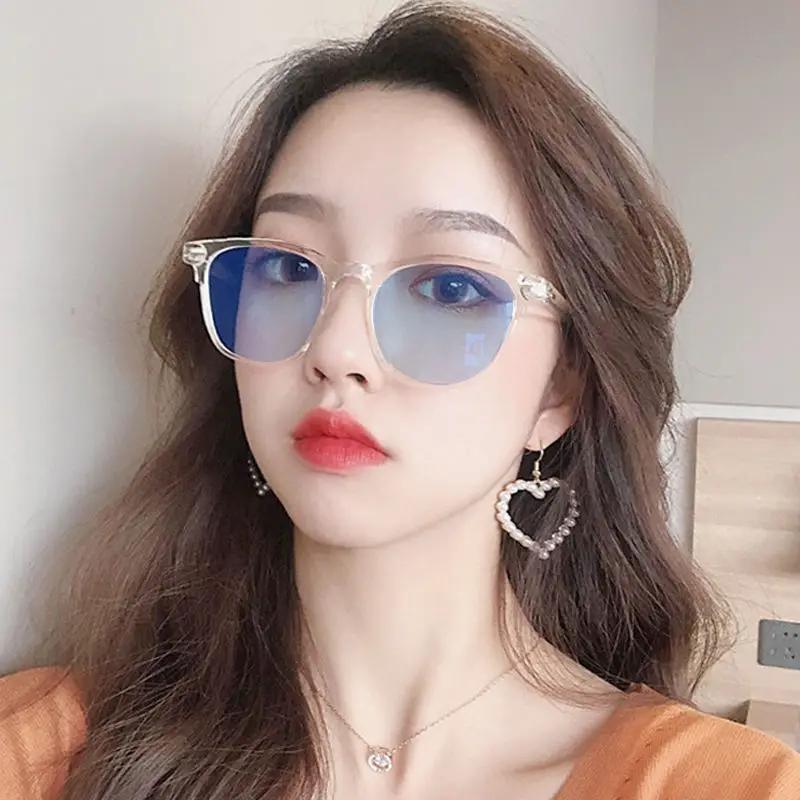Outdoor Photochromic Eyeglasses Classic Vintage Retro Color Changing Oval Framed Sun Eyeglasses Unisex Design for Women Men Sun Shade Anti-UV Eyewear