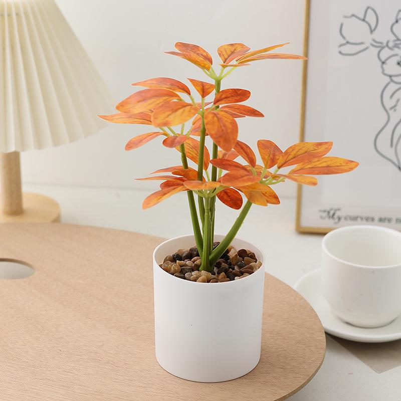 Seven-Star Leaf Potted Plant - Fresh Green Decor for Living Room or Desk