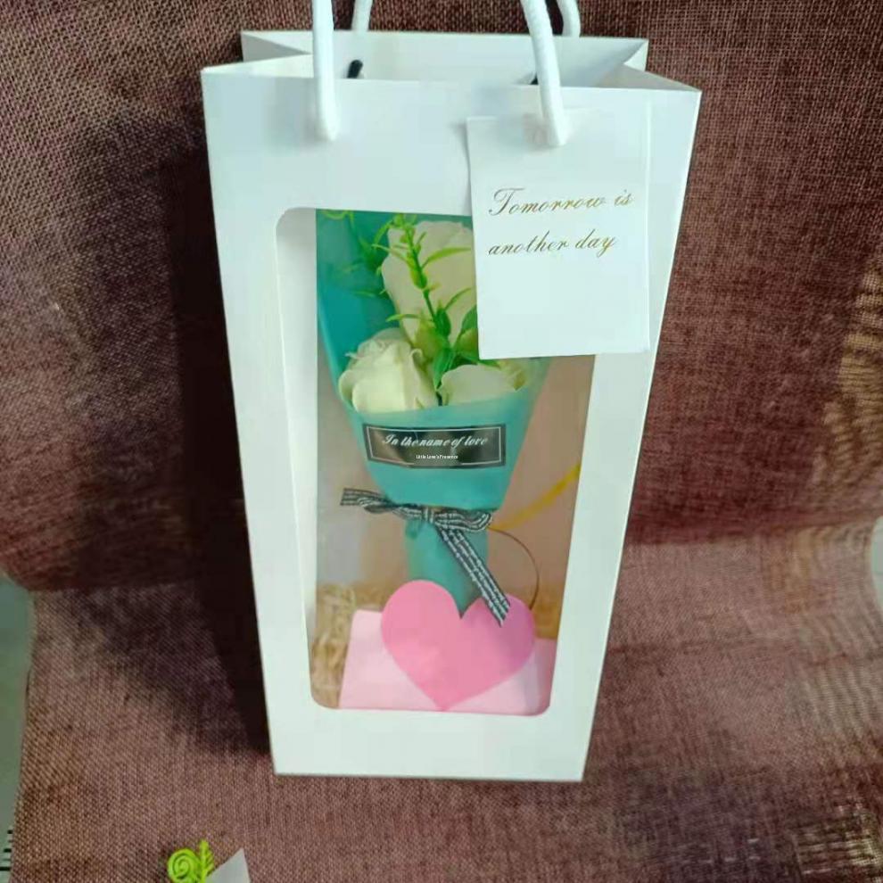 Lehrertagsgeschenk: Künstlicher Rosenstrauß - Seifenblumen für den Valentinstag