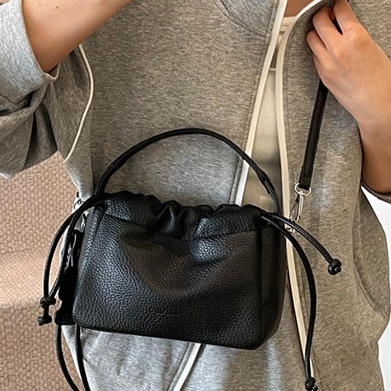 Korean Ins Trendy Fashion Pleated Bucket Bag 2025 Summer New Simple Shoulder Bag Slack Gentle Women's Bag