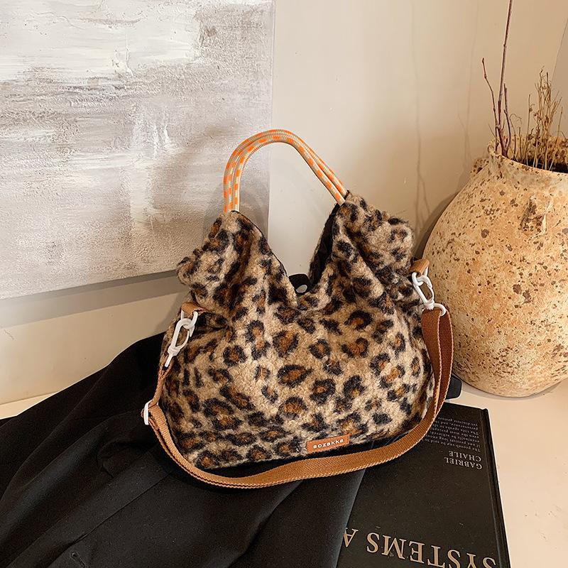 

Модная ретро-сумка с плюшевым принтом для женщин с леопардовым принтом, большая вместимость, сумка-мессенджер через плечо, модная сумка-тоут темно-коричневого