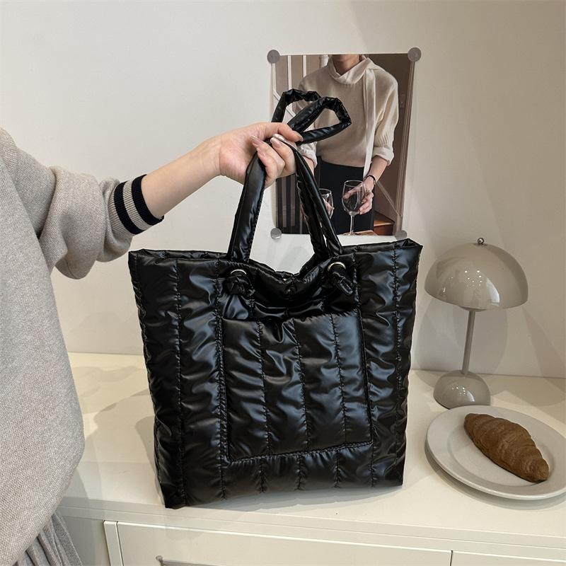 

Casual foreign style solid color versatile new large-capacity women s personality winter trend Korean version ins embroidered thread shoulder bag чёрный