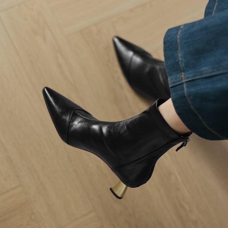 New Women's Solid Color Pointed Fashion Boots Leather High Heel Large Size Women's Boots Autumn and Winter Fine Heel Zipper Medium Boots