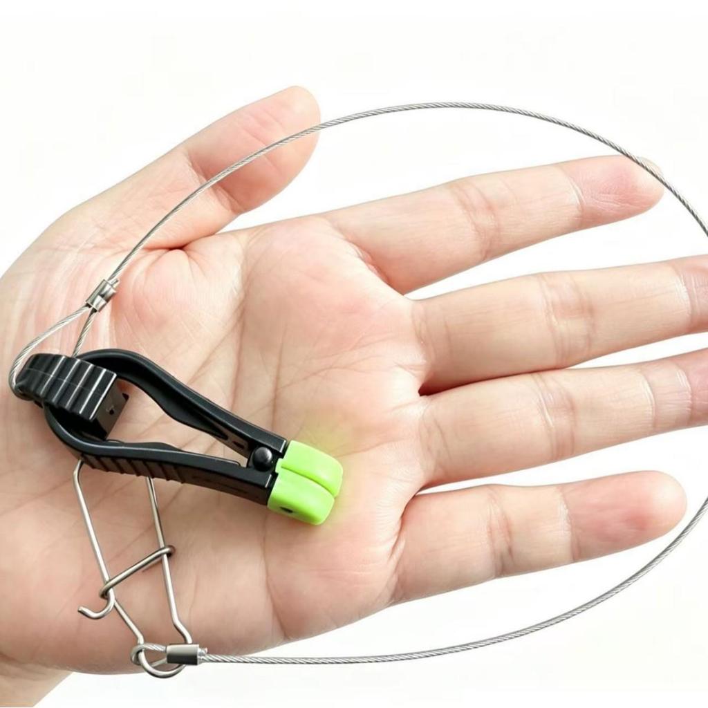 Deep Water Trolling Clip: Quick Fishing Line Separator with Rope Holder