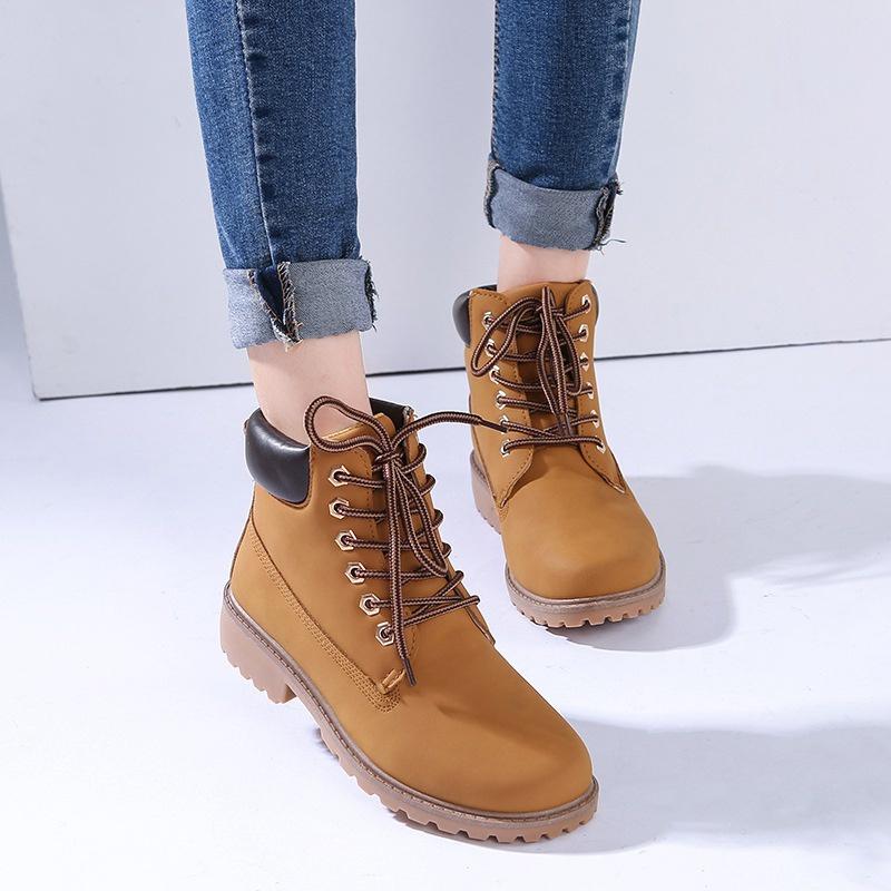 Elegant Women's Work Boots With Timeless Appeal And Outdoor Versatility