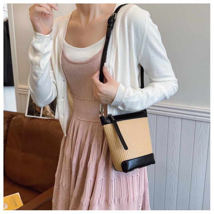 Fashion straw woven bag women's new trend woven shoulder messenger women's bag beach casual bucket bag