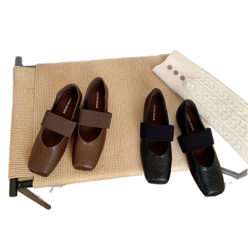 Niche design sense one word pig nose ballet single shoes women's 2025 autumn new model elephant pattern square head inner height increase Mary