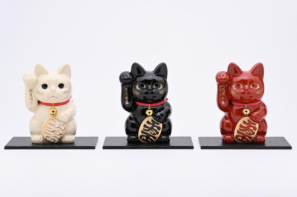 Gingado Maneki Neko Red Right Paw Made of Lucky Good Feng Shui Takaoka Bronze Maneki Neko (Large - 16cm) Lacquer, Raised, Metal, Cat, Luck, Figurine,
