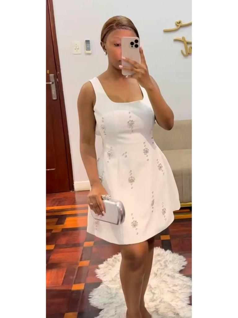 Abito da sera elegante 2025 con strass e schiena scoperta con spalline per donna
