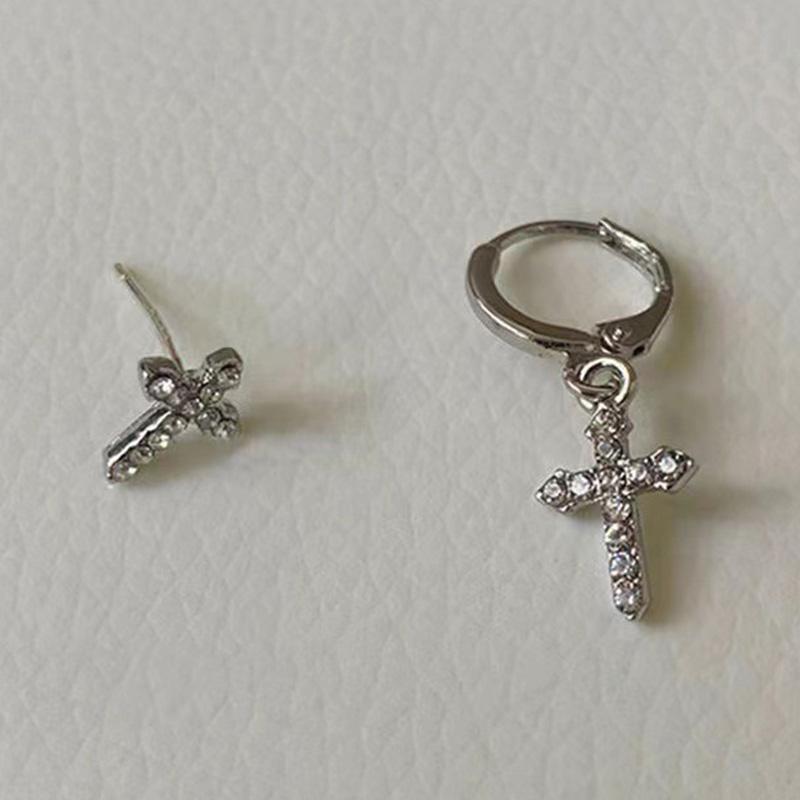 

Серебряные серьги-крестики с бриллиантами, серьги «Новая волна», женские модные асимметричные серьги в стиле панк. серебряный