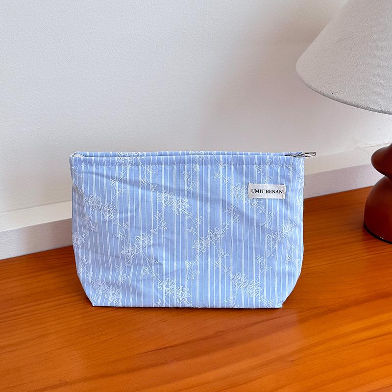 Fresh Style Large Makeup & Skincare Travel Bag