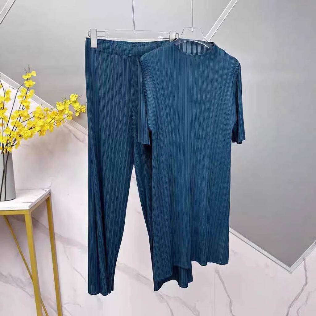 Qian Yue Qing Yan 2026 Pleated Solid Color Fashion Slim Fit Commute Top and Pants Set