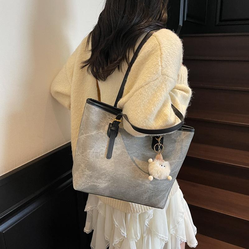 Popular Contrasting Color Tote Bag Large-capacity Women's 2025 New Commuting Shoulder Bag High-end Underarm Bag
