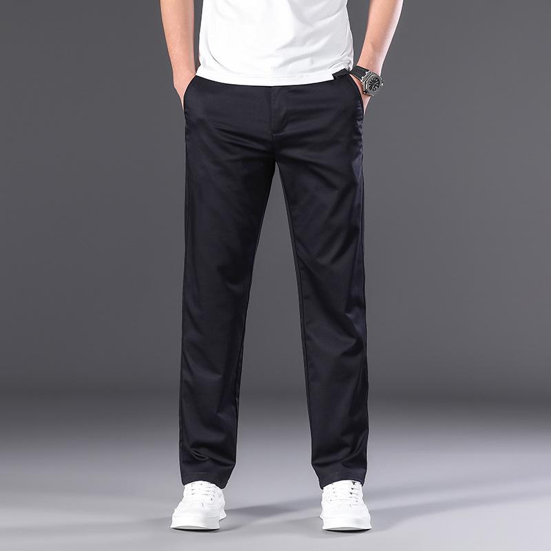 Męskie spodnie bawełniane na jesień z prostymi nogawkami, elastyczne, niegniotące się, naturalnie układające się, idealne do codziennych, biznesowych stylizacji w średnim wieku