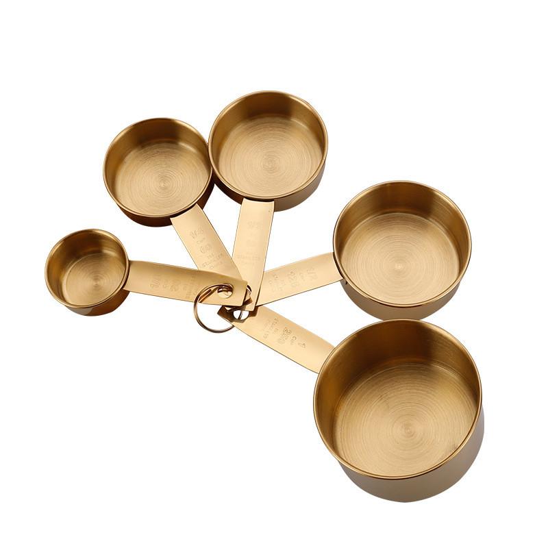 Elegantes Edelstahl-Messbecher-Set Mit Präziser Skala Zum Backen Und Kochen