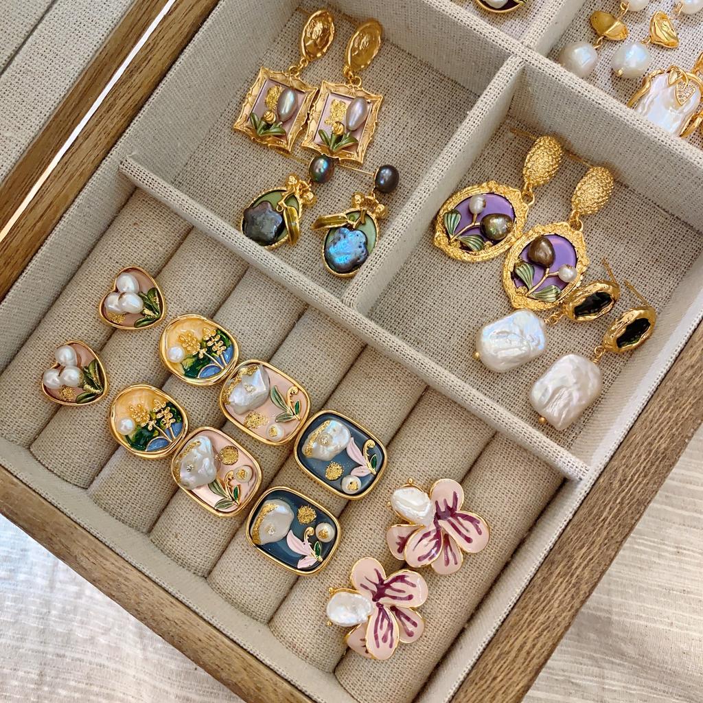 Medieval Baroque Pearl Earrings French Oil Painting Frame Flower Stud Earrings Court Style Light Luxury Retro Literary Earrings