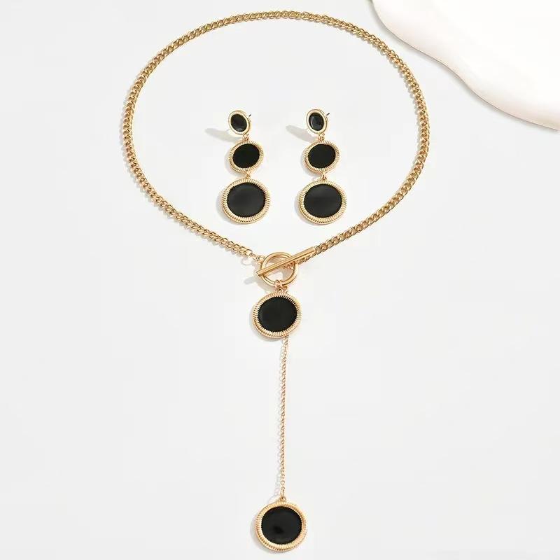 

Popular Geometric Round Pendant OT Buckle Necklace Earrings Jewelry Set Retro Temperament чёрный