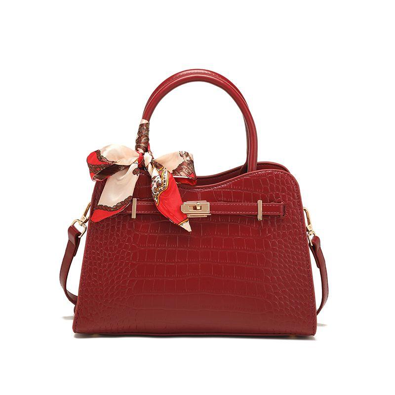 

Fancy Red Middle-Aged Mother Bag Accessible Luxury Handbag 2025 Autumn Easiest for Match Fashion Wedding Bag Large-Capacity Crossbody Bag