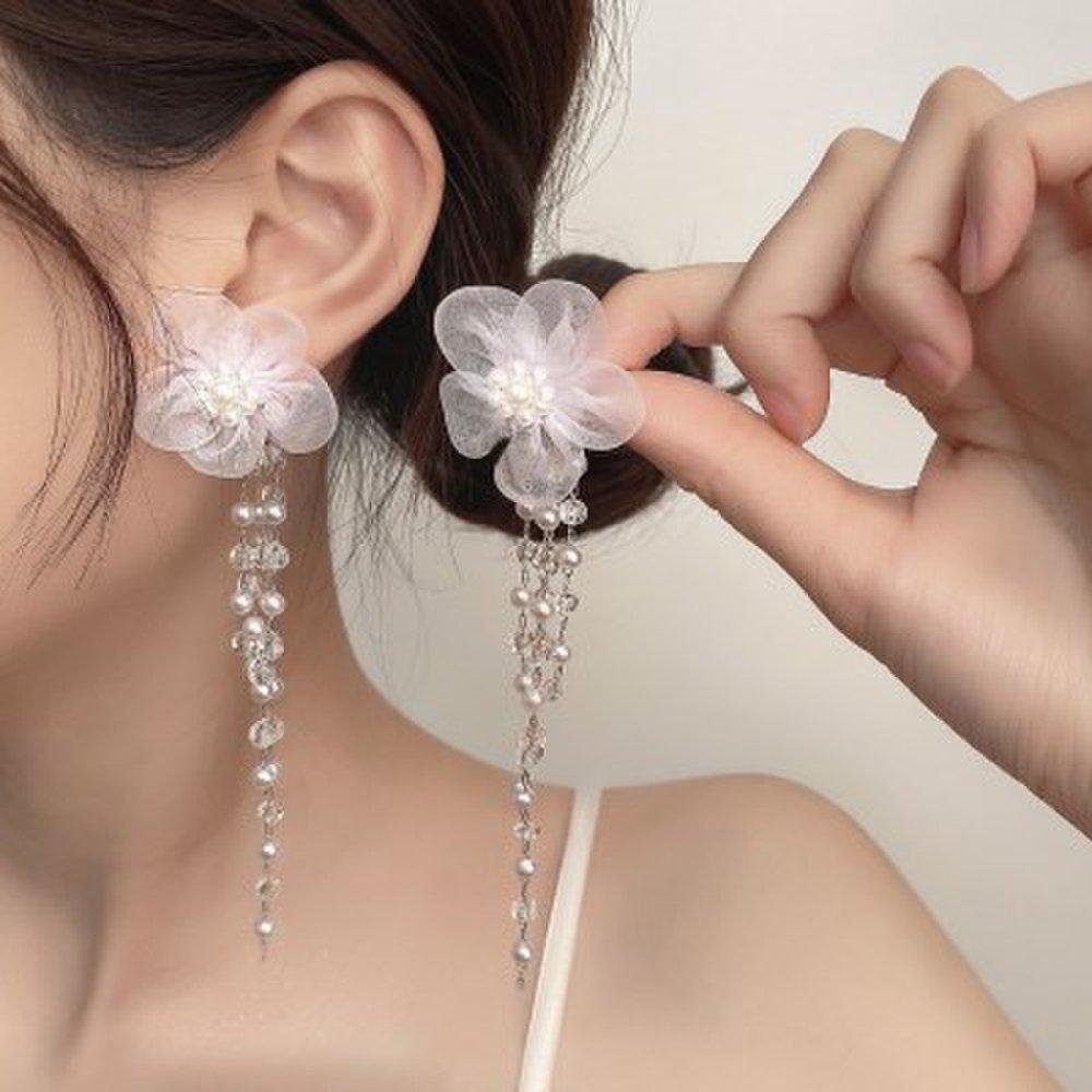 See-through flower pearl bead long earrings with silver needle